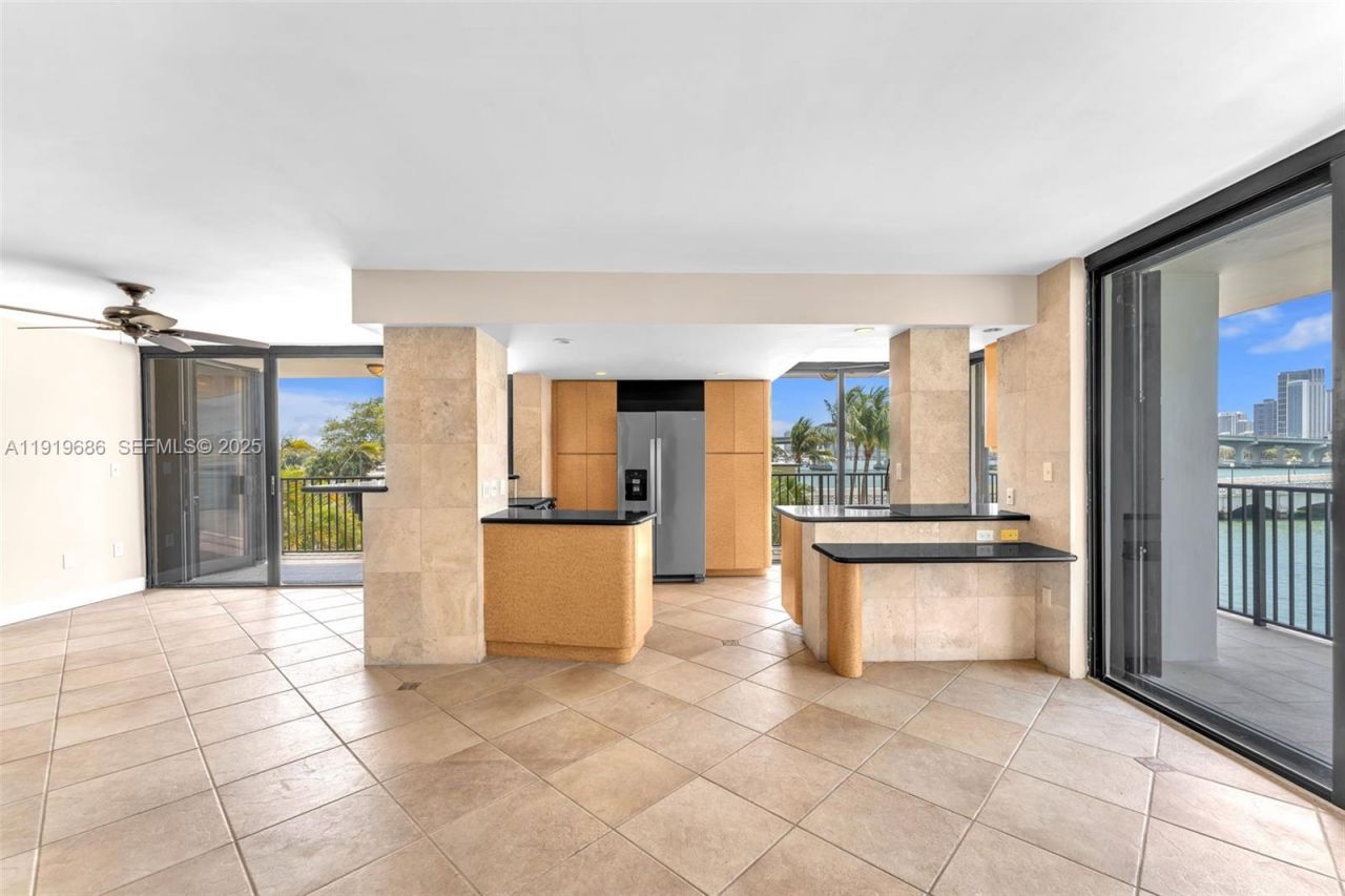 801 N Venetian Dr, Unit 208, Miami Beach, FL 33139 Photo