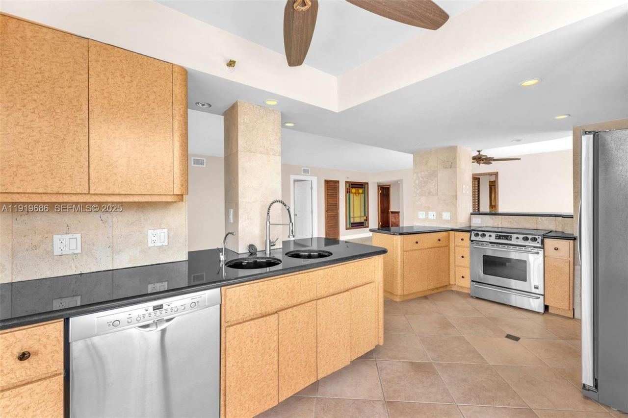 801 N Venetian Dr, Unit 208, Miami Beach, FL 33139 Photo