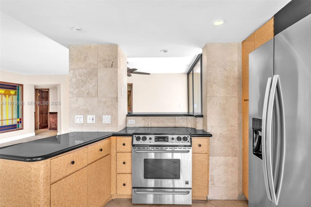 801 N Venetian Dr, Unit 208, Miami Beach, FL 33139 Photo