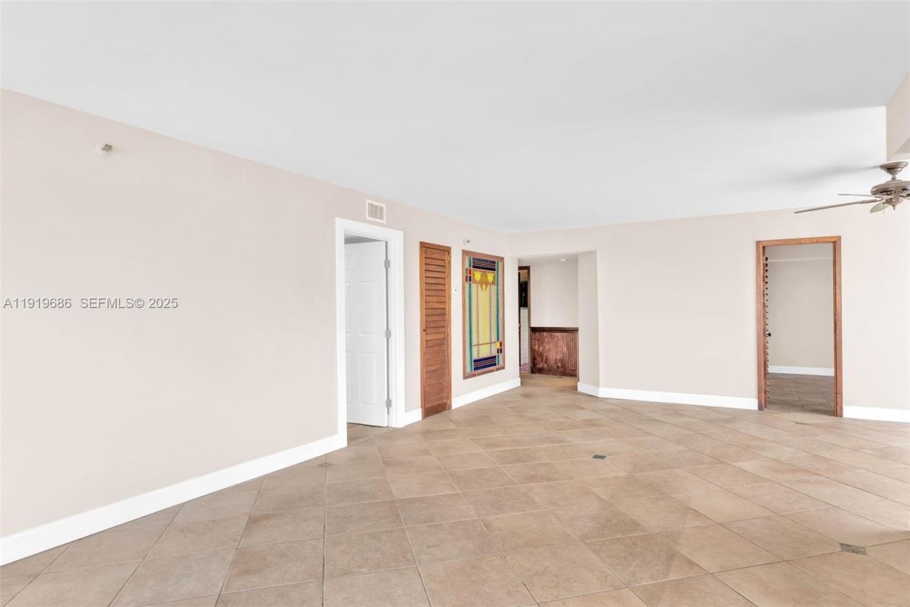 801 N Venetian Dr, Unit 208, Miami Beach, FL 33139 Photo