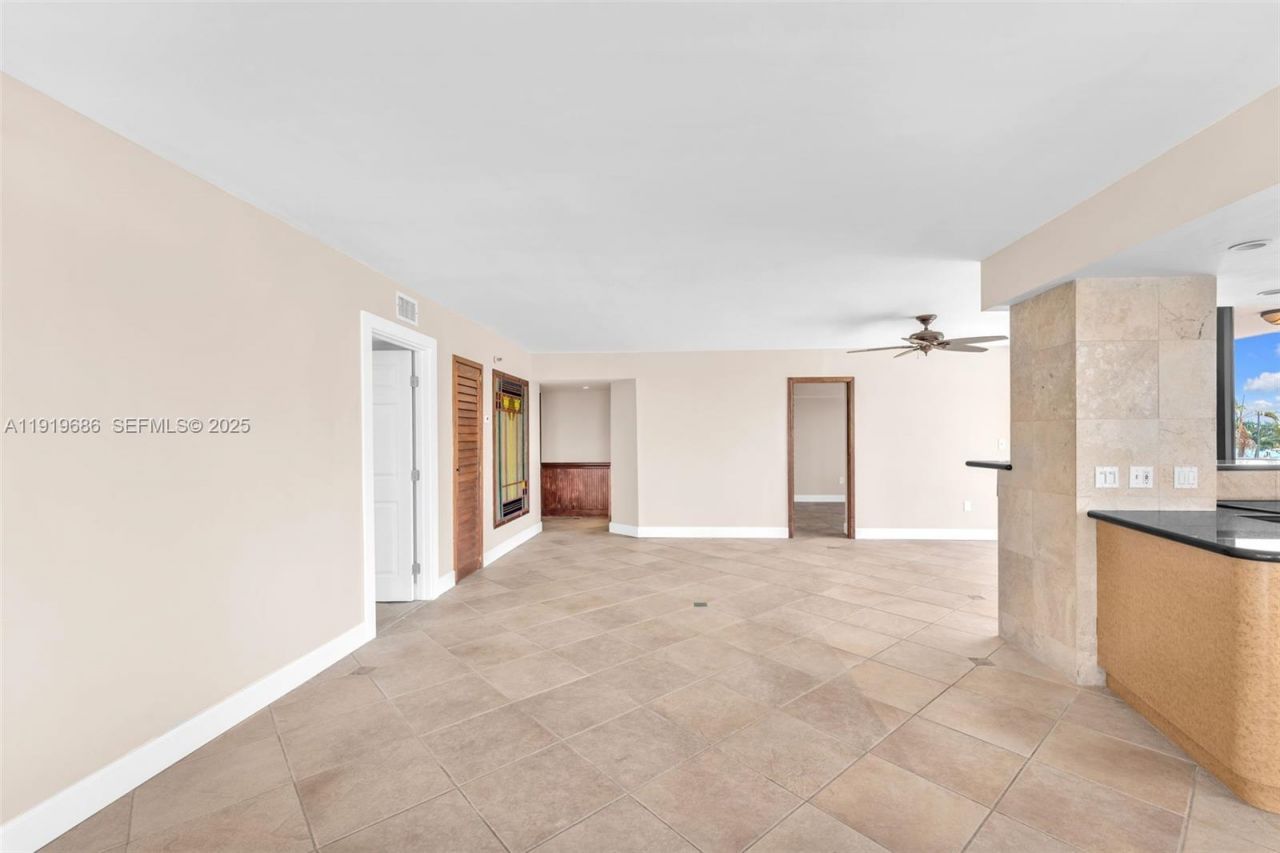 801 N Venetian Dr, Unit 208, Miami Beach, FL 33139 Photo