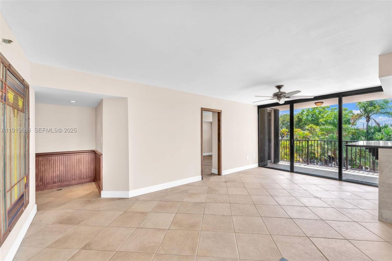 801 N Venetian Dr, Unit 208, Miami Beach, FL 33139 Photo