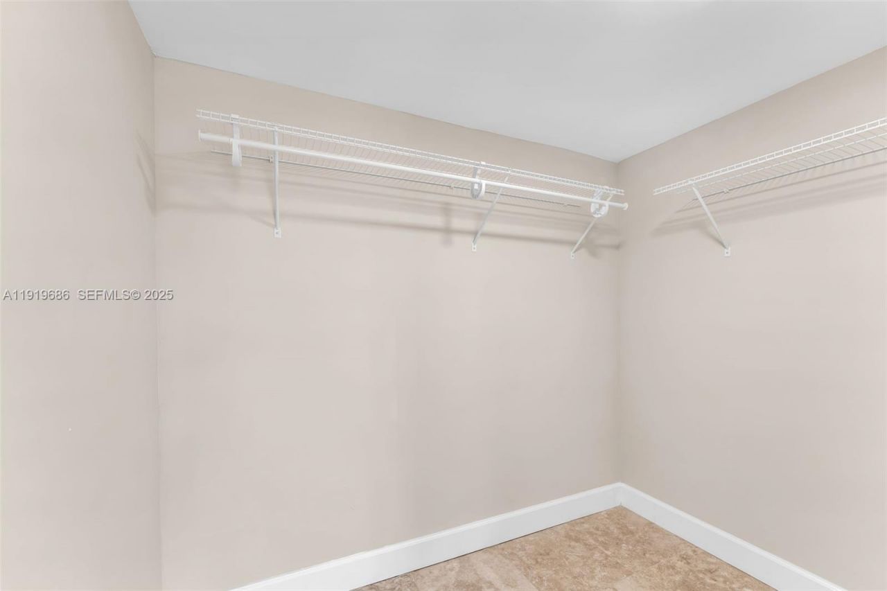 801 N Venetian Dr, Unit 208, Miami Beach, FL 33139 Photo