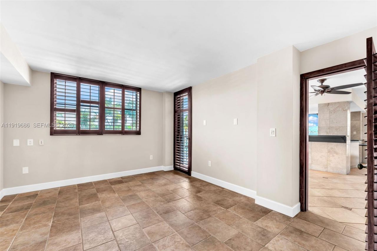 801 N Venetian Dr, Unit 208, Miami Beach, FL 33139 Photo