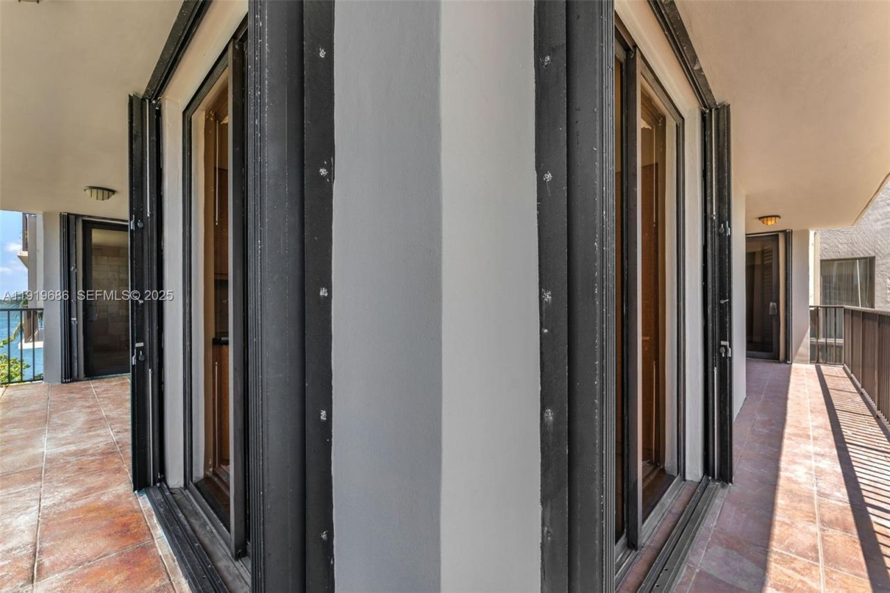 801 N Venetian Dr, Unit 208, Miami Beach, FL 33139 Photo