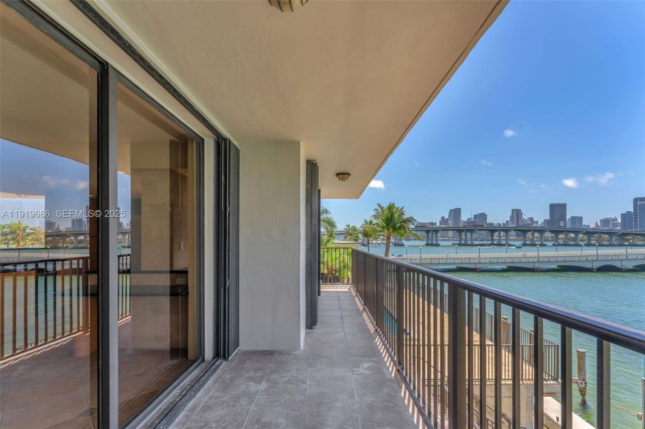 801 N Venetian Dr, Unit 208, Miami Beach, FL 33139 Photo