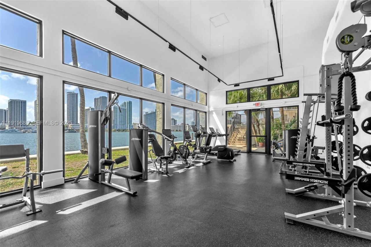 801 N Venetian Dr, Unit 208, Miami Beach, FL 33139 Photo