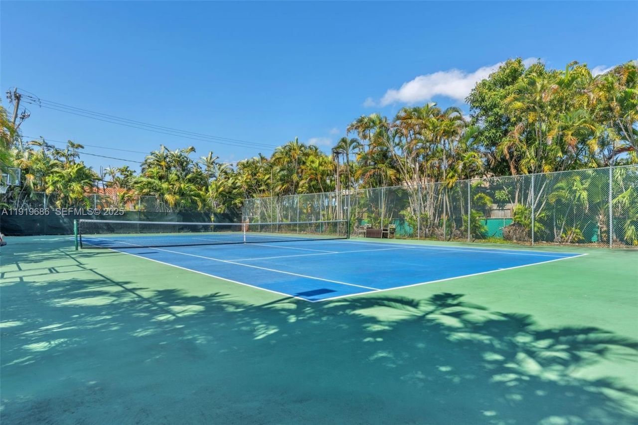 801 N Venetian Dr, Unit 208, Miami Beach, FL 33139 Photo