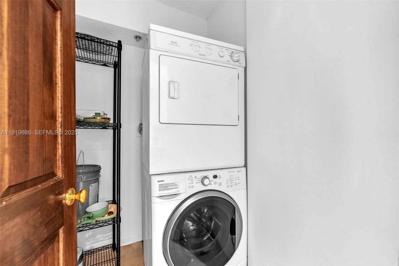 801 N Venetian Dr, Unit 208, Miami Beach, FL 33139 Photo