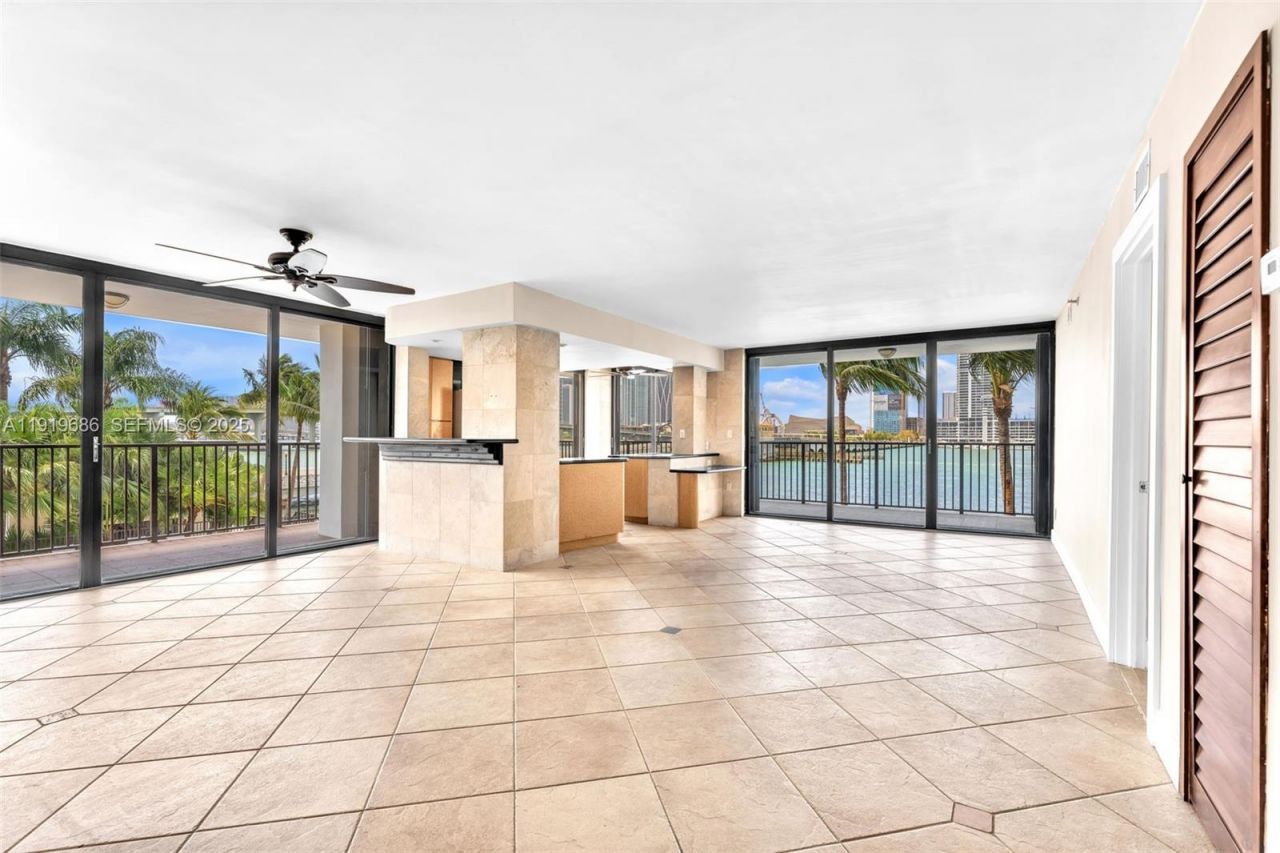 801 N Venetian Dr, Unit 208, Miami Beach, FL 33139 Photo