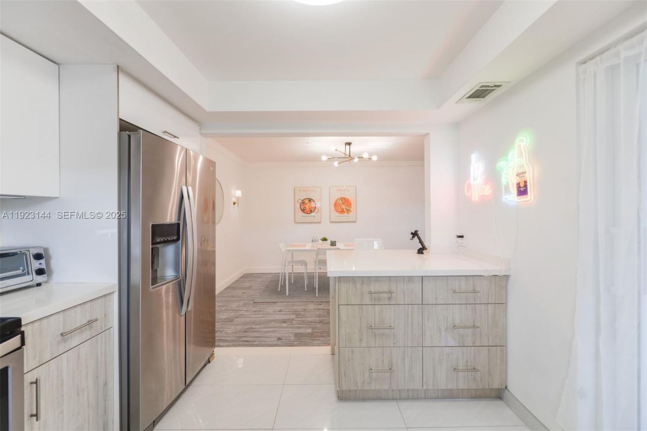 200 NE 12th Ave, Unit 6D, Hallandale Beach, FL 33009 Photo