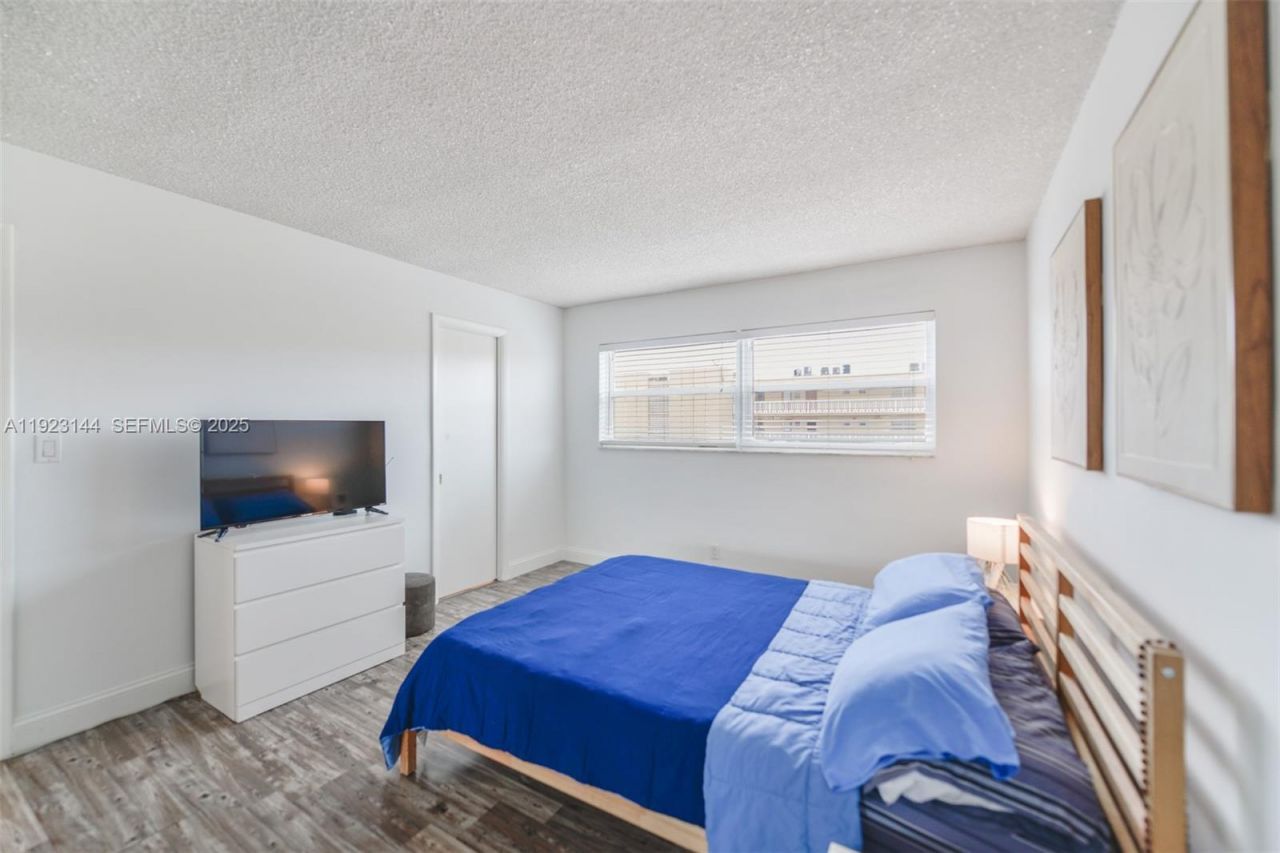 200 NE 12th Ave, Unit 6D, Hallandale Beach, FL 33009 Photo