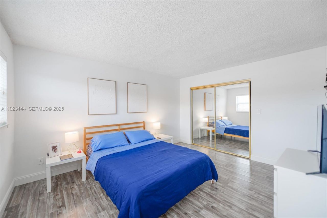 200 NE 12th Ave, Unit 6D, Hallandale Beach, FL 33009 Photo