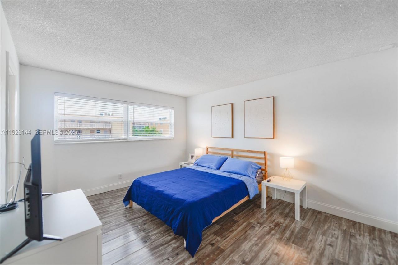 200 NE 12th Ave, Unit 6D, Hallandale Beach, FL 33009 Photo