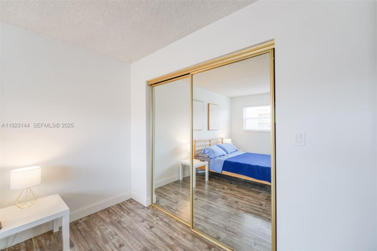 200 NE 12th Ave, Unit 6D, Hallandale Beach, FL 33009 Photo