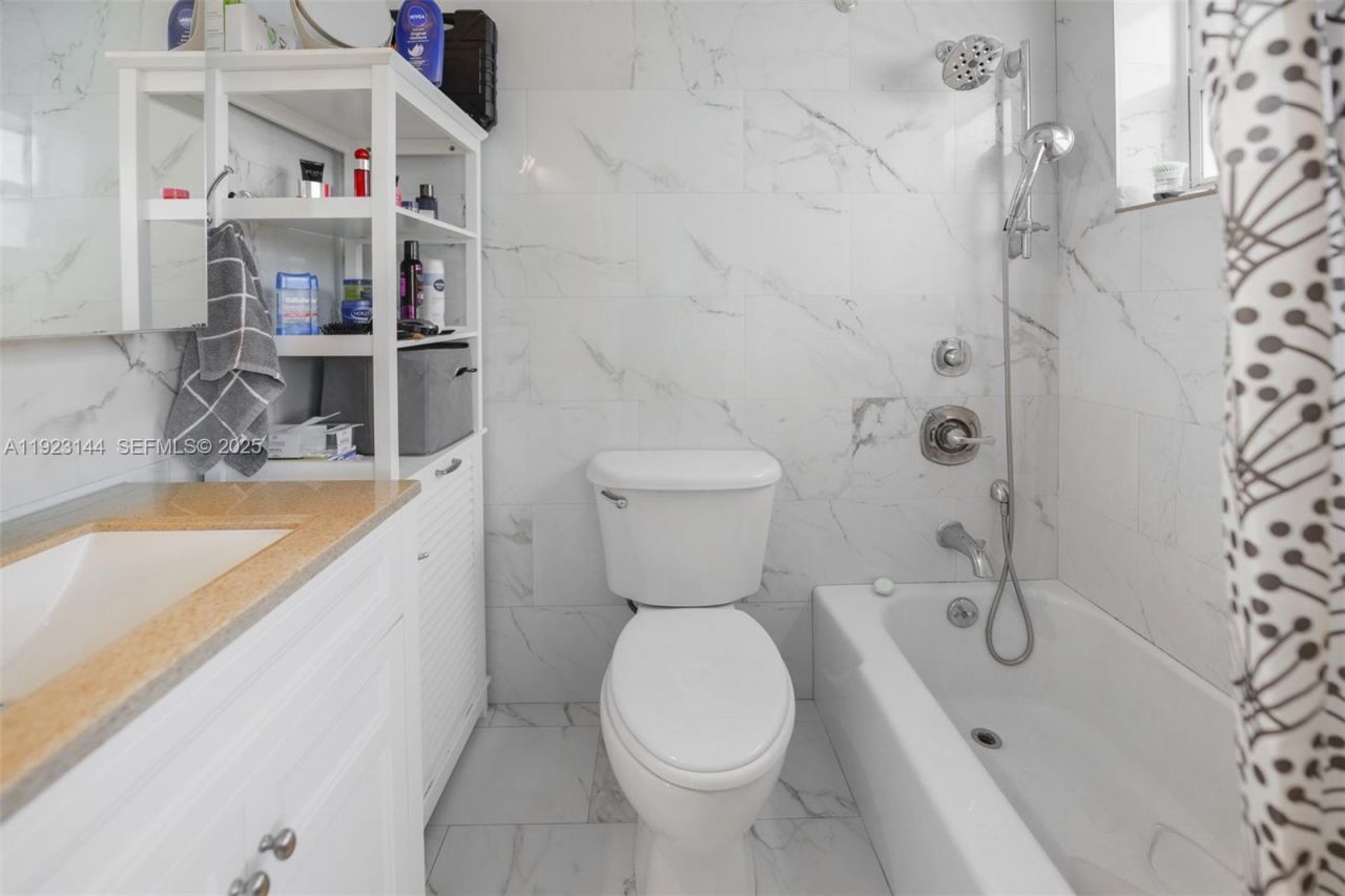 200 NE 12th Ave, Unit 6D, Hallandale Beach, FL 33009 Photo