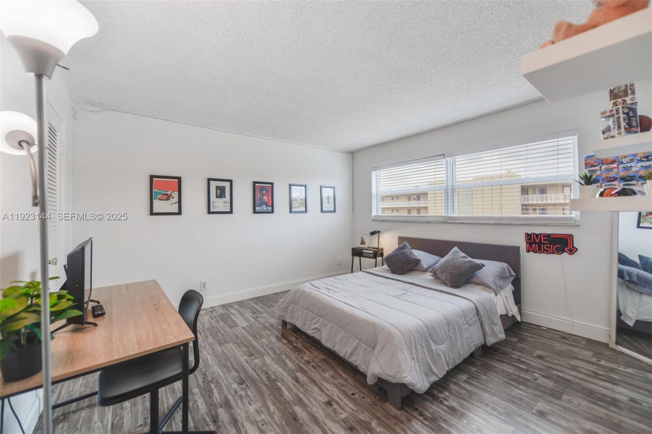 200 NE 12th Ave, Unit 6D, Hallandale Beach, FL 33009 Photo