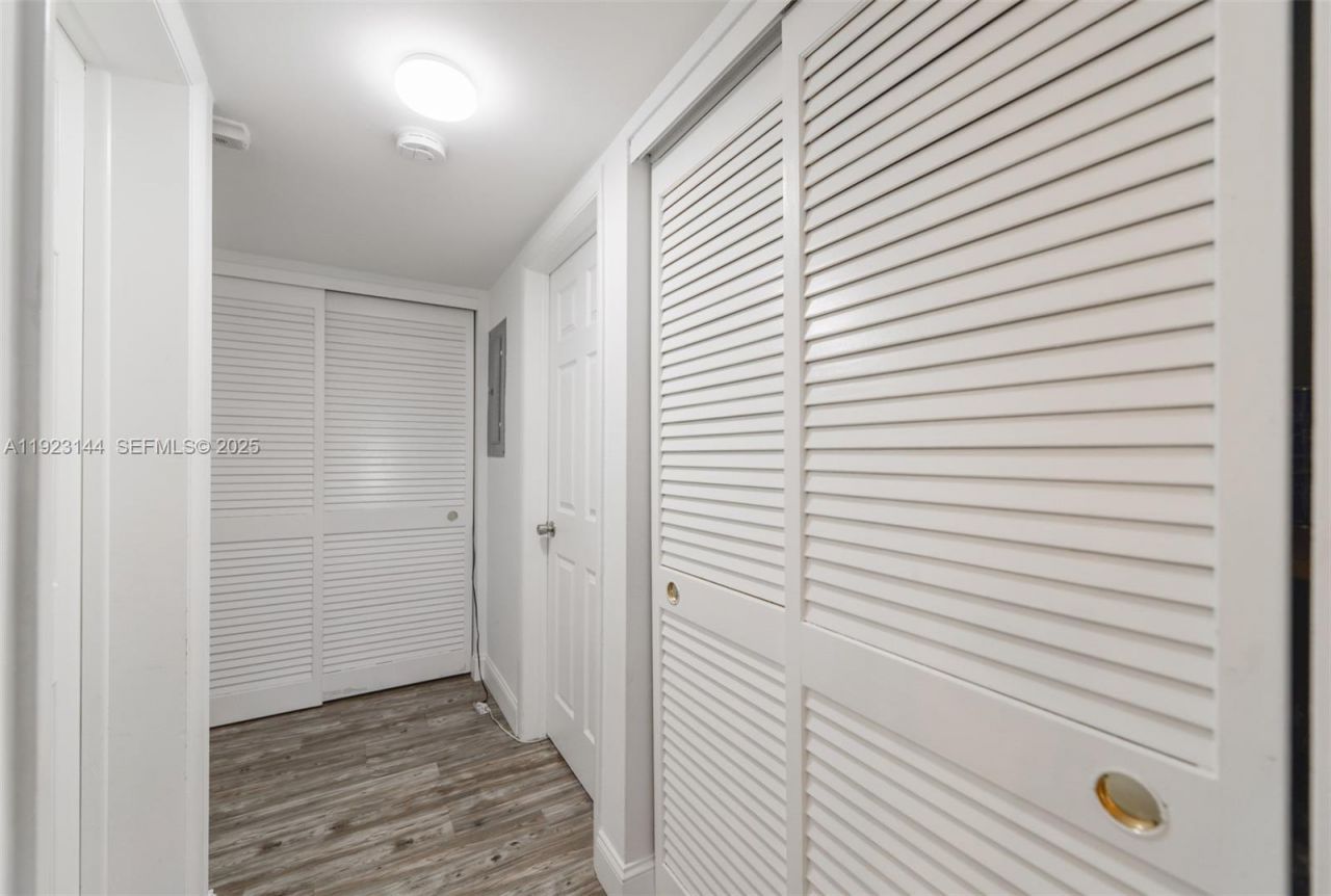 200 NE 12th Ave, Unit 6D, Hallandale Beach, FL 33009 Photo