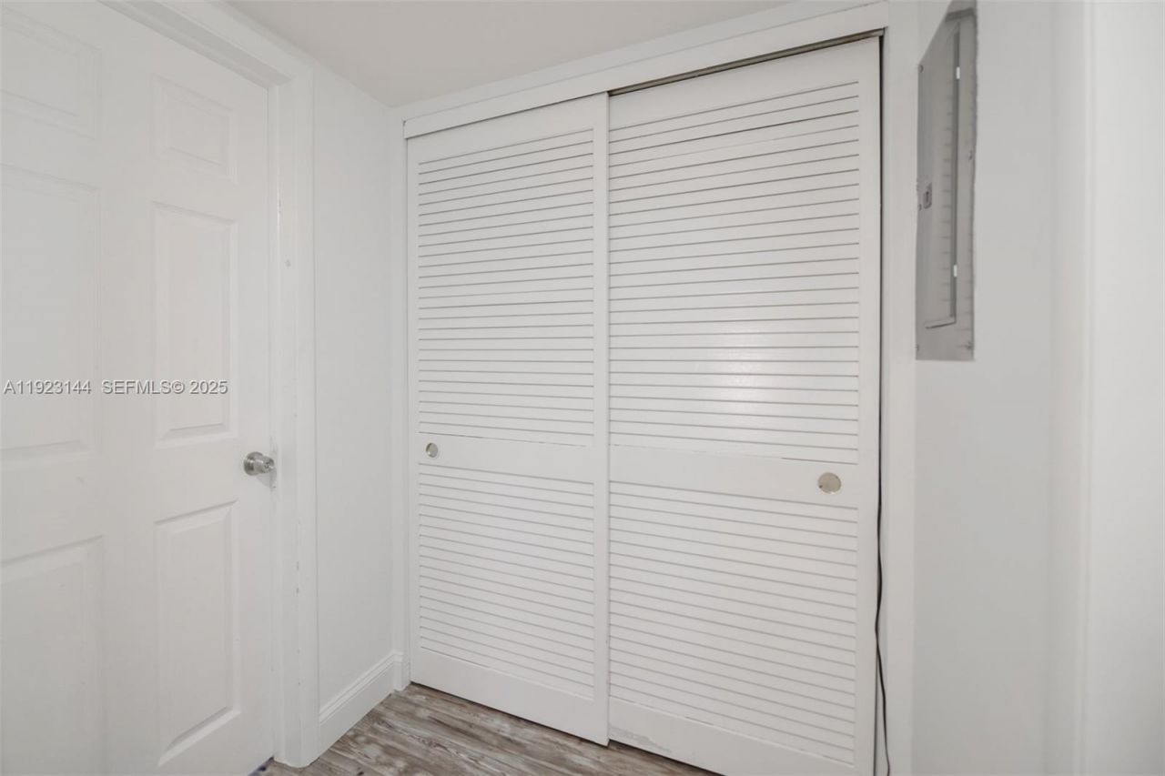 200 NE 12th Ave, Unit 6D, Hallandale Beach, FL 33009 Photo