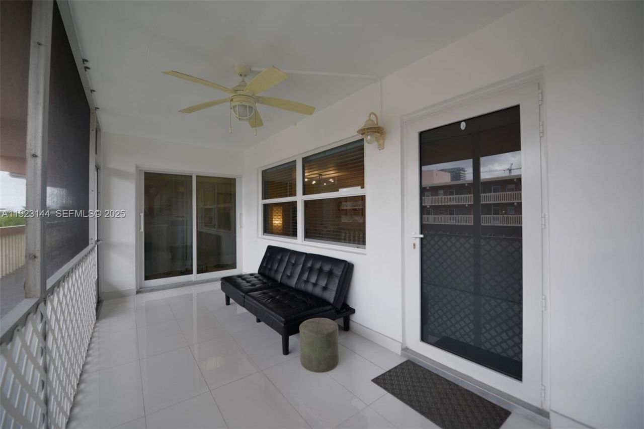 200 NE 12th Ave, Unit 6D, Hallandale Beach, FL 33009 Photo