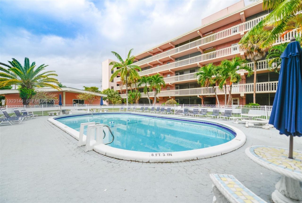 200 NE 12th Ave, Unit 6D, Hallandale Beach, FL 33009 Photo