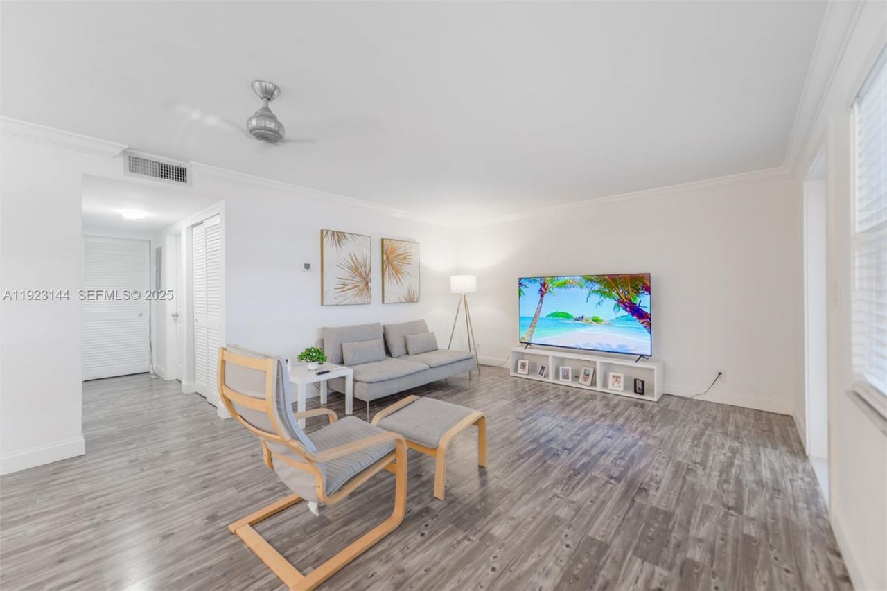 200 NE 12th Ave, Unit 6D, Hallandale Beach, FL 33009 Photo