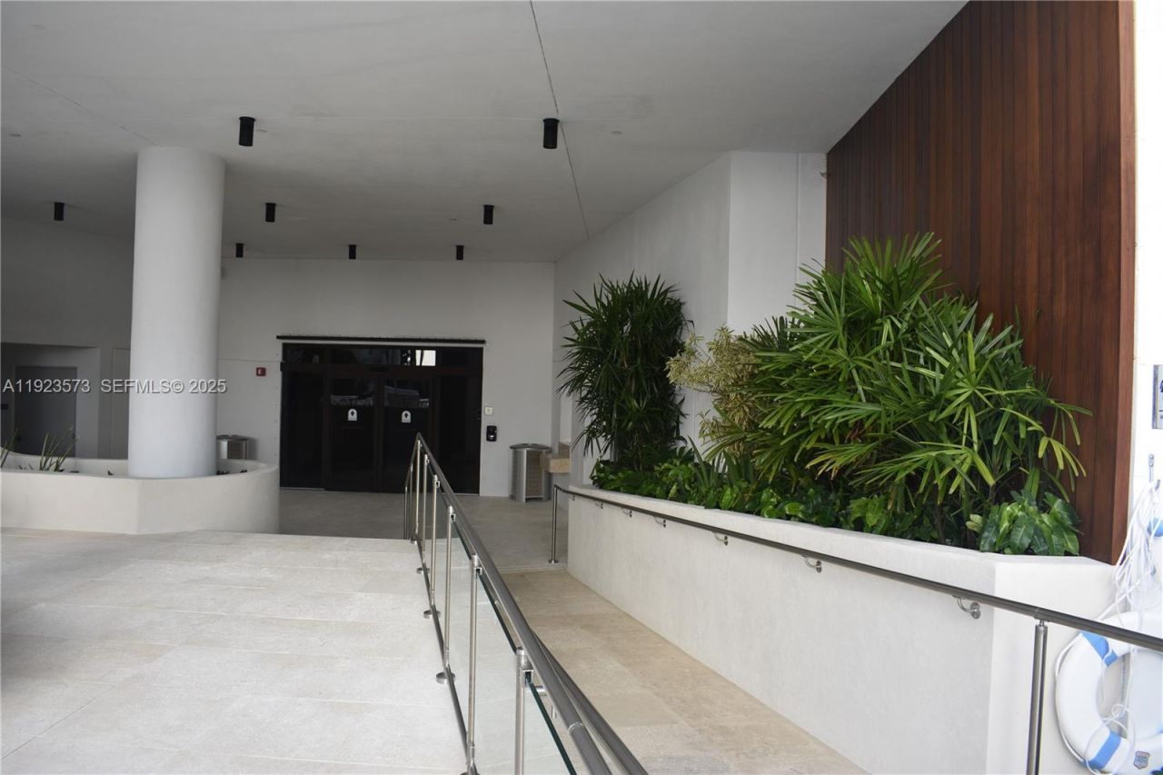 6365 Collins Ave, Unit 3804, Miami Beach, FL 33141 Photo