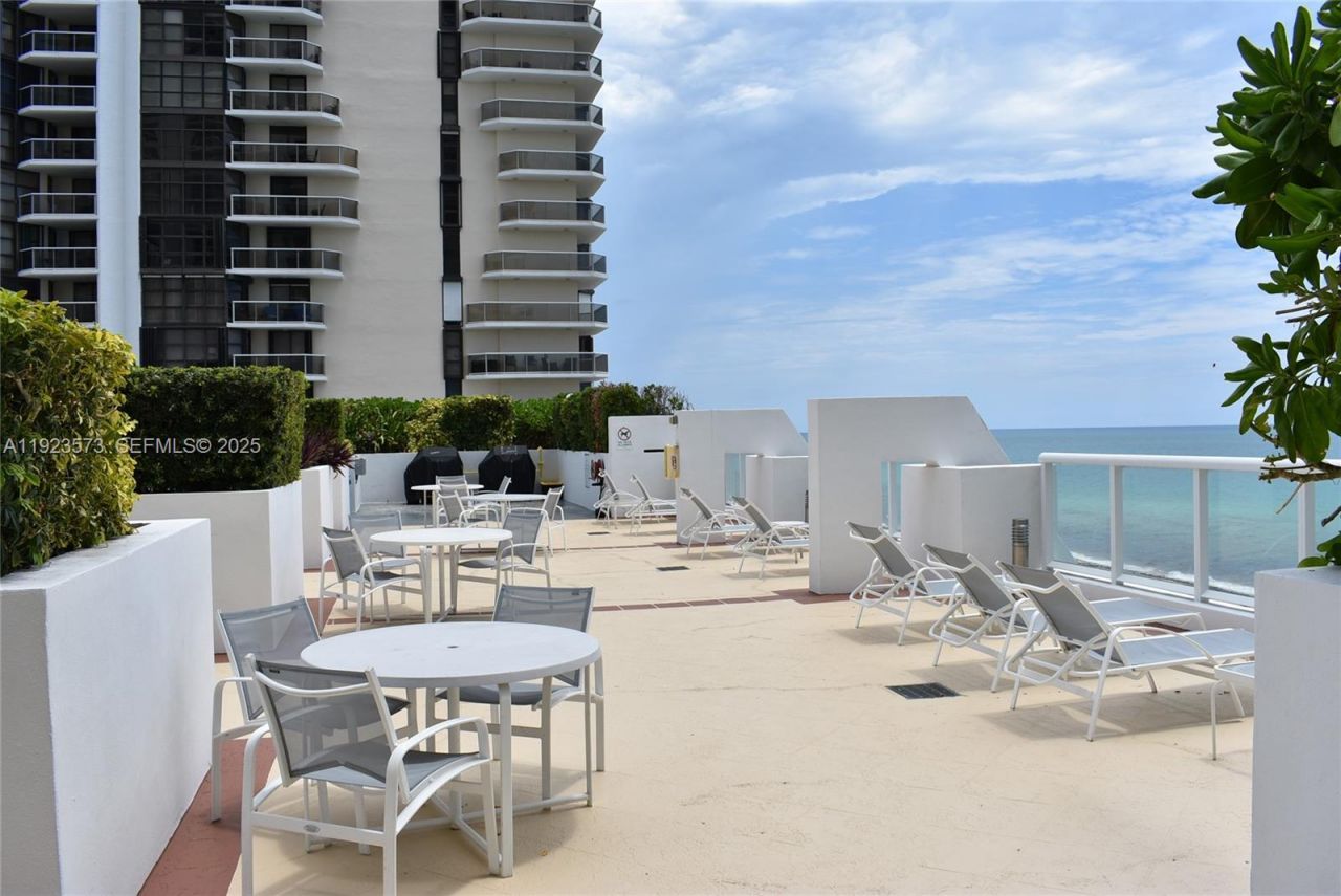 6365 Collins Ave, Unit 3804, Miami Beach, FL 33141 Photo