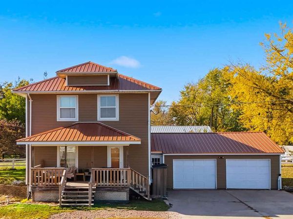 1627 S Iowa Ave, Washington, IA 52353