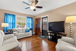 324 Edgewood Circle photo 4