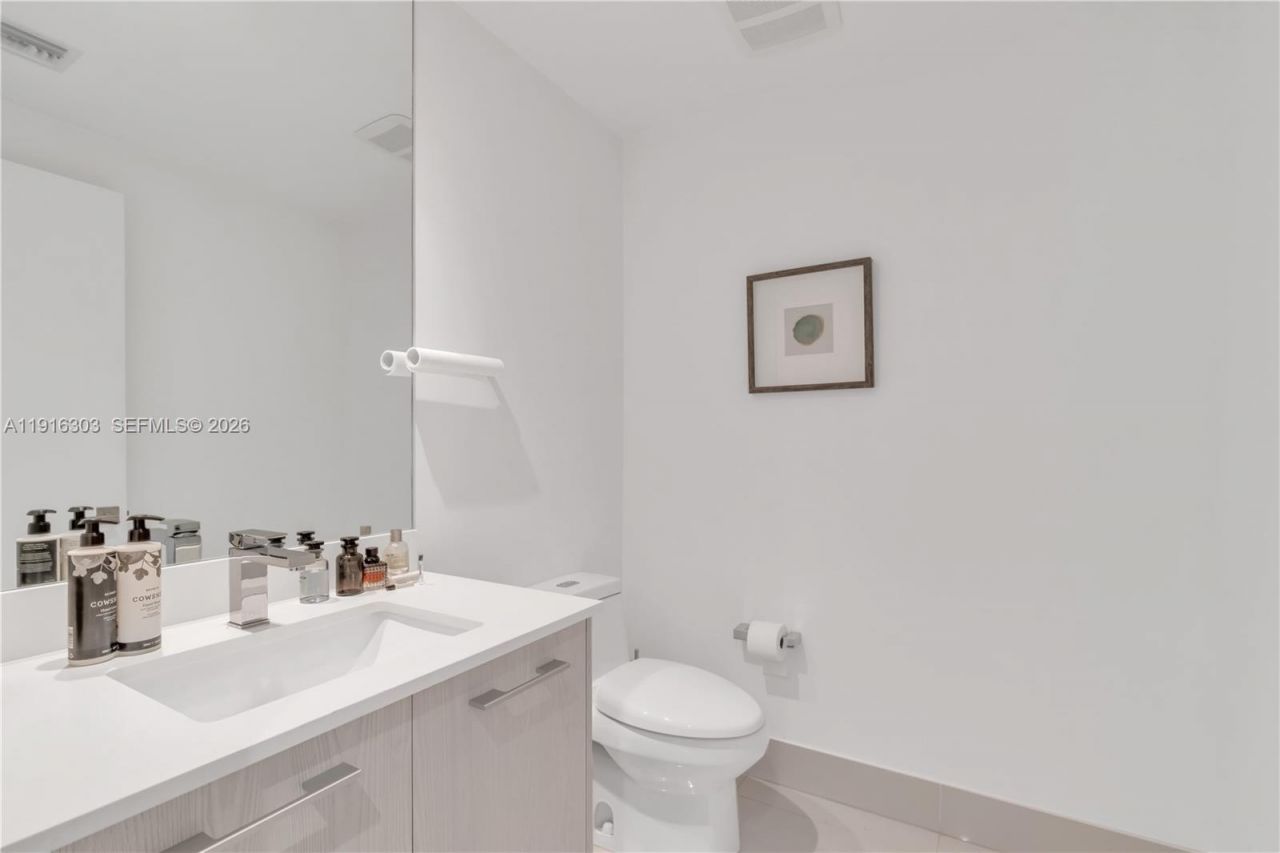55 SW 9th St, Unit 2610, Miami, FL 33130 Photo
