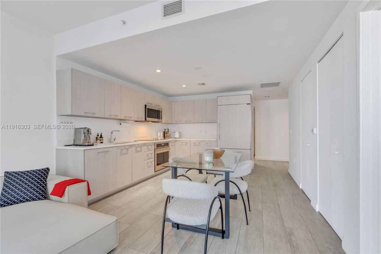 55 SW 9th St, Unit 2610, Miami, FL 33130 Photo