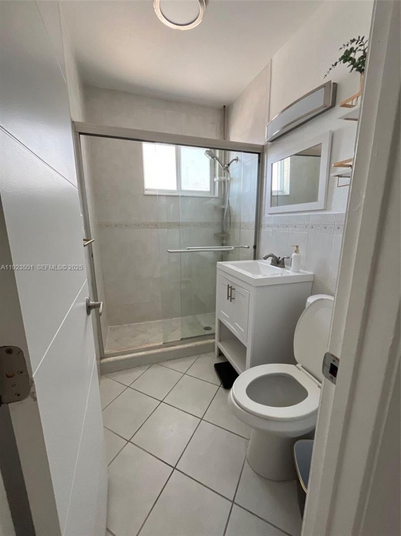 315 69th St, Unit 212, Miami Beach, FL 33141 Photo