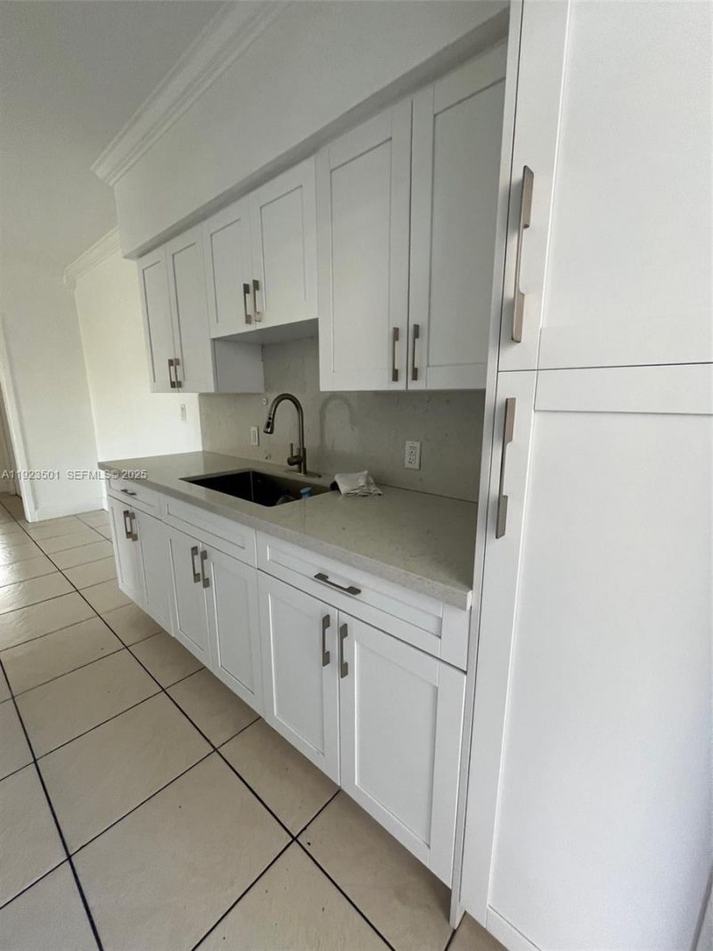 315 69th St, Unit 212, Miami Beach, FL 33141 Photo