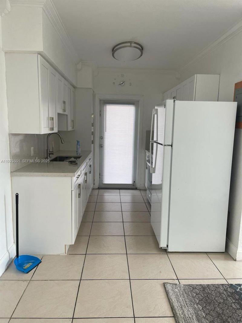 315 69th St, Unit 212, Miami Beach, FL 33141 Photo