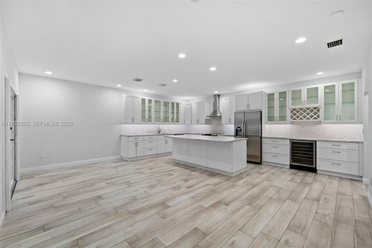 1240 Weeping Willow Way, Unit 1240, Hollywood, FL 33019 Photo