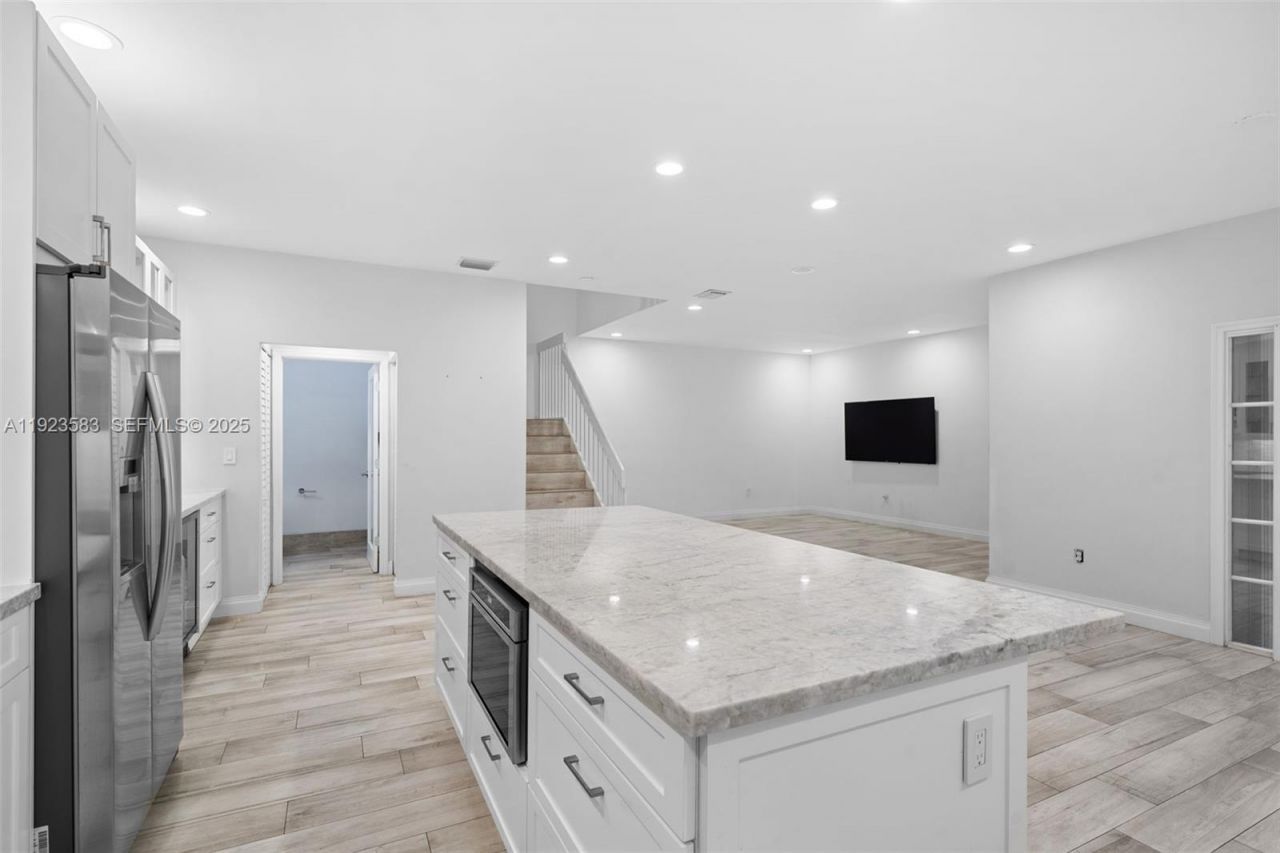 1240 Weeping Willow Way, Unit 1240, Hollywood, FL 33019 Photo