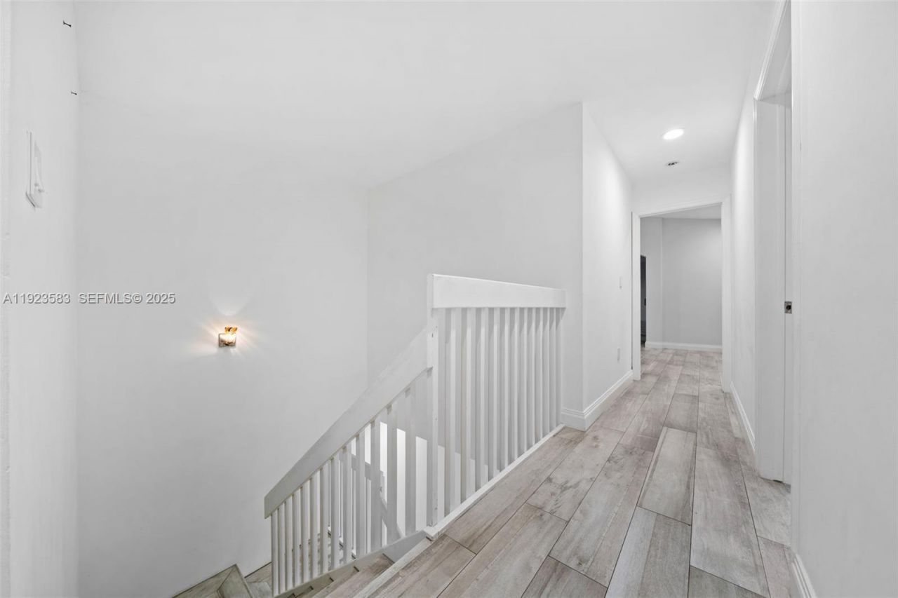 1240 Weeping Willow Way, Unit 1240, Hollywood, FL 33019 Photo