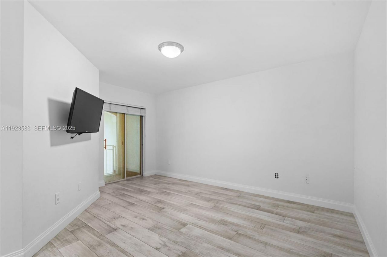 1240 Weeping Willow Way, Unit 1240, Hollywood, FL 33019 Photo