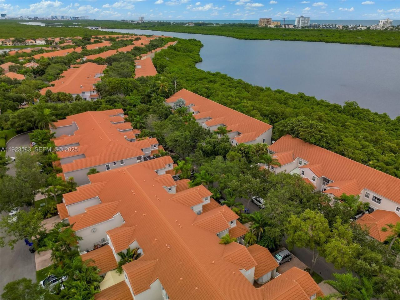 1240 Weeping Willow Way, Unit 1240, Hollywood, FL 33019 Photo