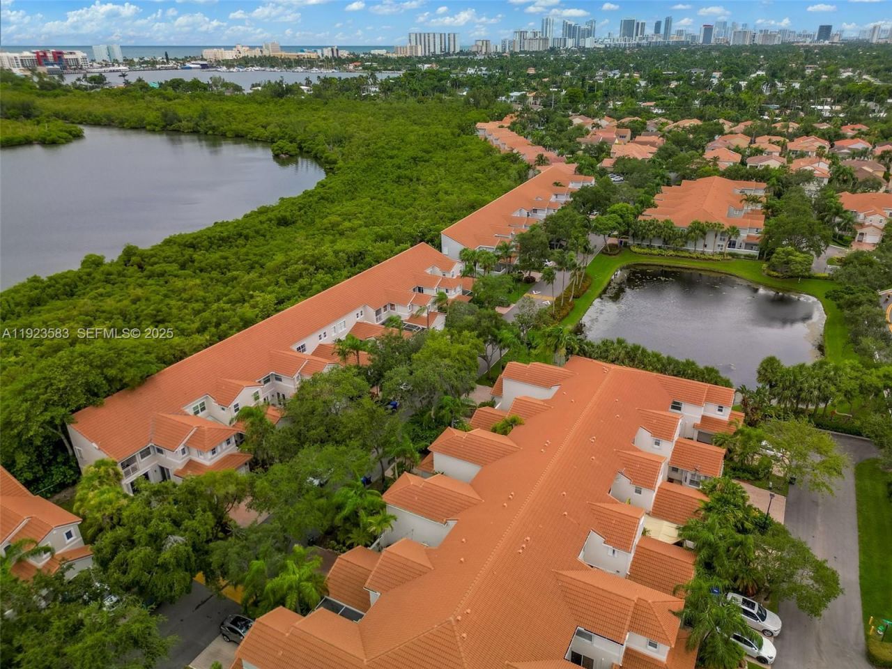 1240 Weeping Willow Way, Unit 1240, Hollywood, FL 33019 Photo