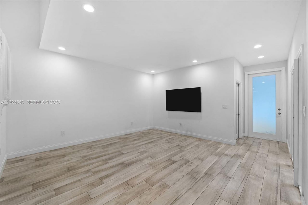 1240 Weeping Willow Way, Unit 1240, Hollywood, FL 33019 Photo