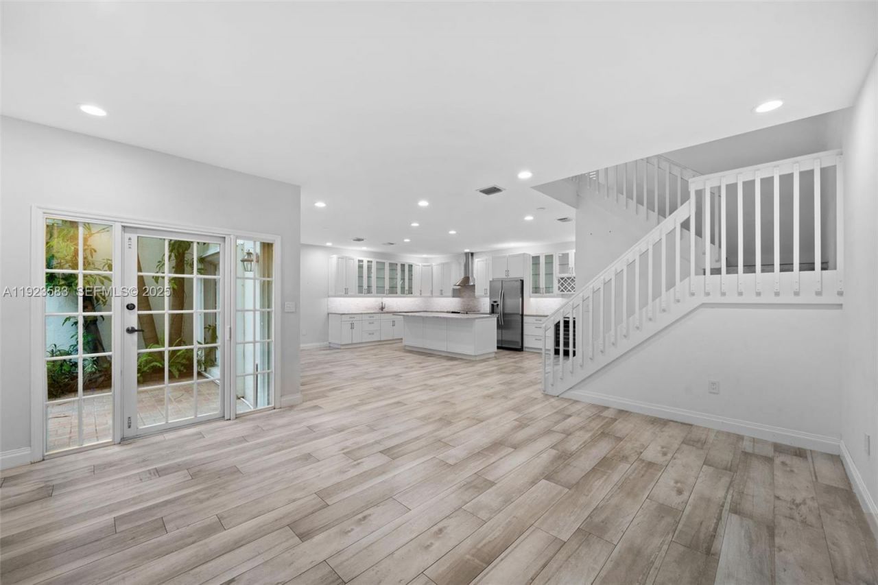 1240 Weeping Willow Way, Unit 1240, Hollywood, FL 33019 Photo