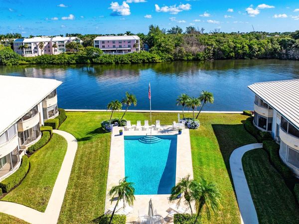 725 Palm Trail, Unit 10, Delray Beach, FL 33483