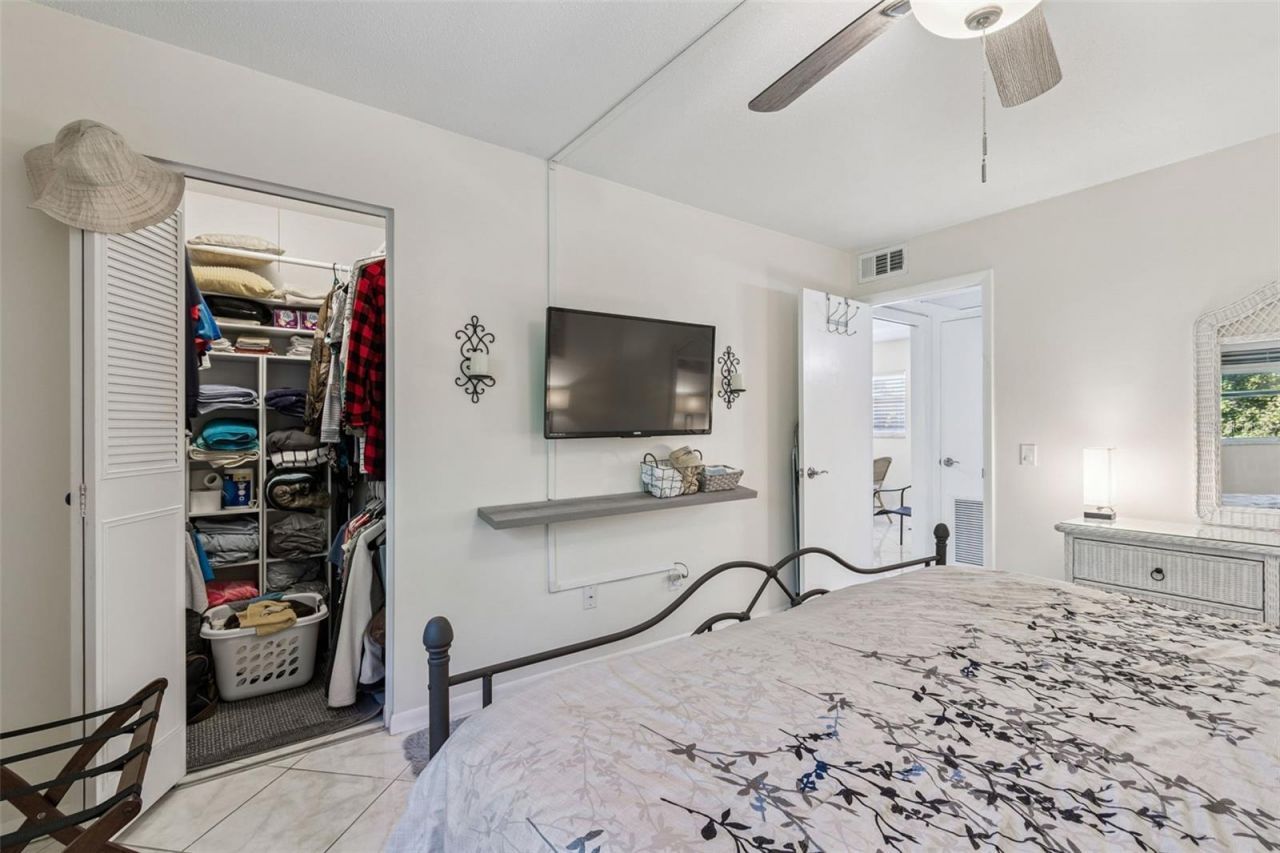 2750 E Bay Drive, Unit 12B, Largo, FL 33771 Photo