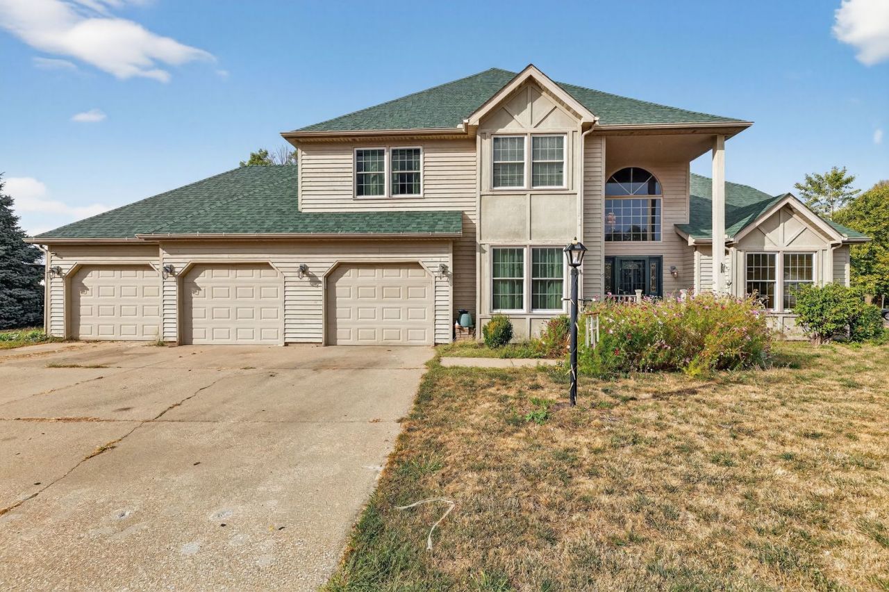 302 Jay Street, Savoy, IL 61874 Main Photo