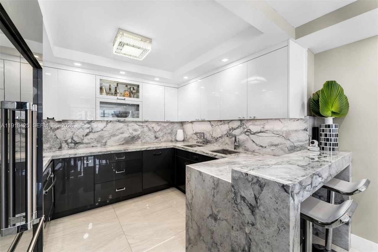 5225 Collins Ave, Unit 603, Miami Beach, FL 33140 Photo