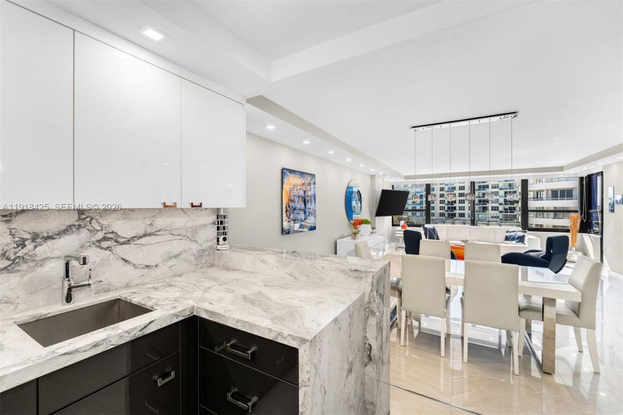 5225 Collins Ave, Unit 603, Miami Beach, FL 33140 Photo