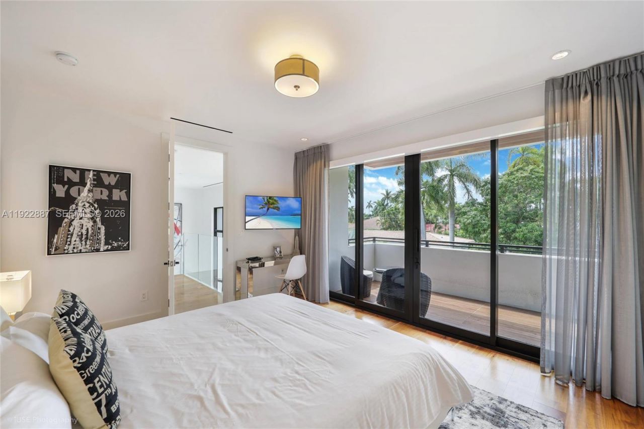 7501 Coquina Dr, North Bay Village, FL 33141 Photo