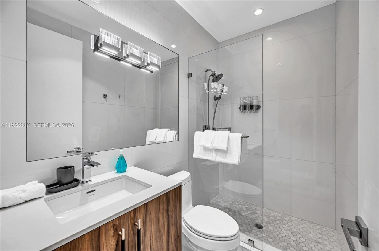 7501 Coquina Dr, North Bay Village, FL 33141 Photo